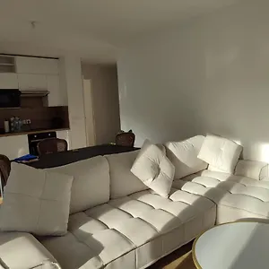 Privee Dans Un Nouvel Partage Pres De Paris Avec Parking Gratuit Appartement