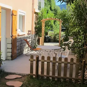 https://t2-refait-a-neuf-avec-petit-jardin-et-parking.midi-pyreneeshotels.com